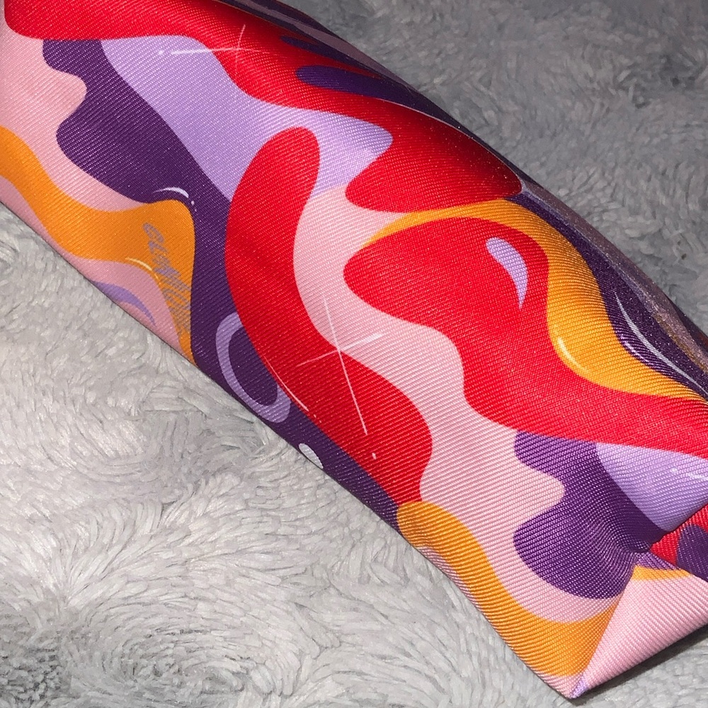 🌟Add-on🌟Clinique Colorful Abstract Pattern Pouch - Picture 3 of 7